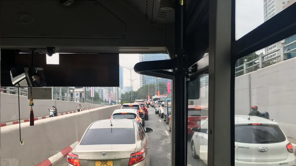 Hà Nội cuối năm, giao thông ùn ứ, tắc dài cả ngày lẫn đêm