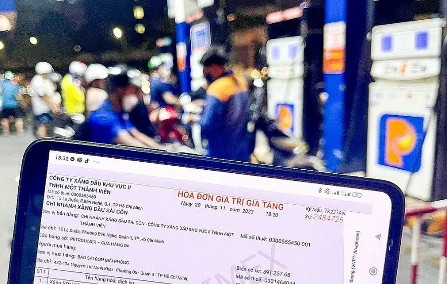 Tạo thói quen xuất cấp hóa đơn khi đổ xăng dầu