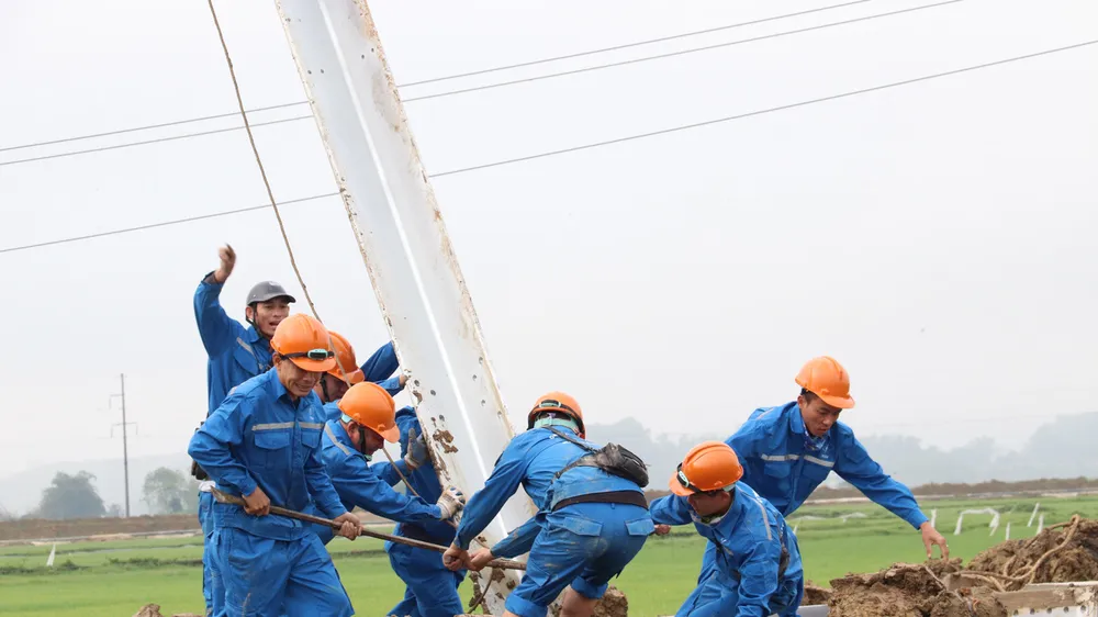 5 nhà thầu cung cấp cột thép cho dự án 500kV có dấu hiệu chậm tiến độ 