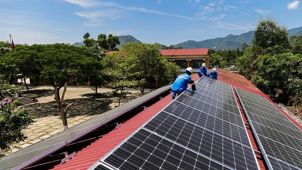 Vì sao không nên phát triển ồ ạt điện mặt trời mái nhà? 
