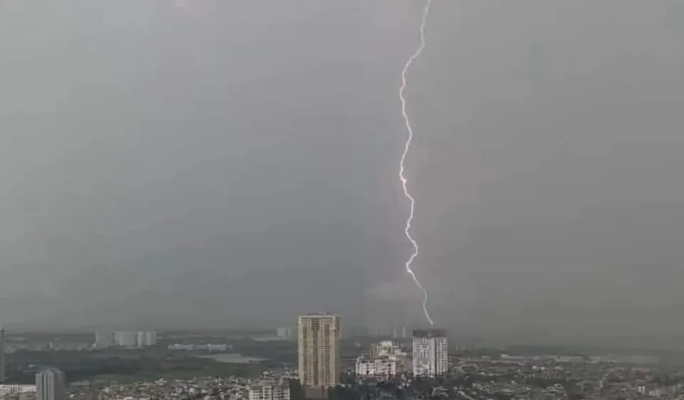 Việt Nam ứng phó thế nào với 2 triệu cú sét?