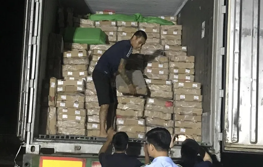Phát hiện gần 25 tấn chân gà rút xương, đã chuyển cơ quan điều tra