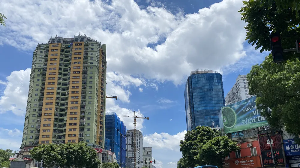 Một tổ hợp thời tiết xấu gây nắng nóng diện rộng ở miền Bắc và miền Trung