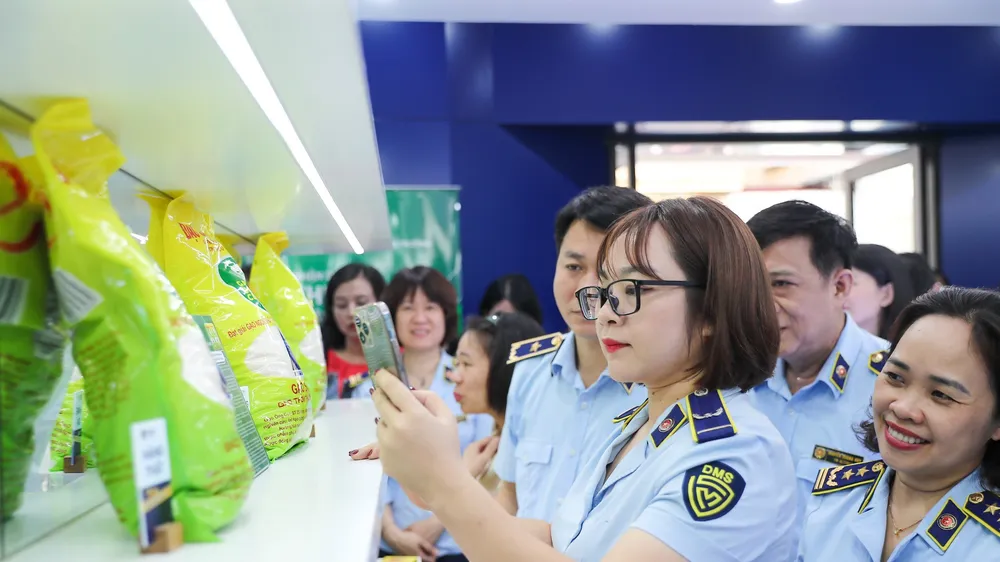 Mở cửa “Phòng trưng bày 400 sản phẩm thật - giả”
