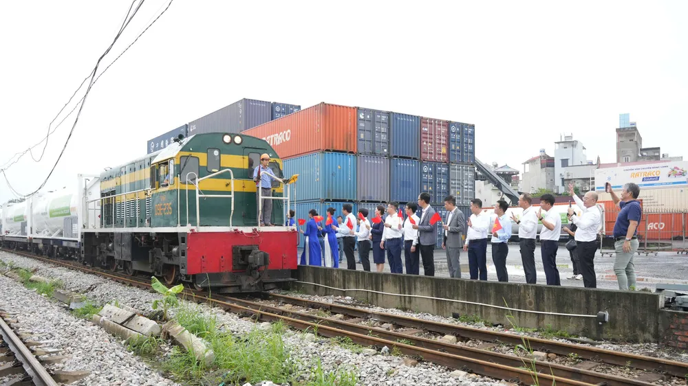 Miền Bắc đón lô khí LNG đầu tiên từ miền Nam