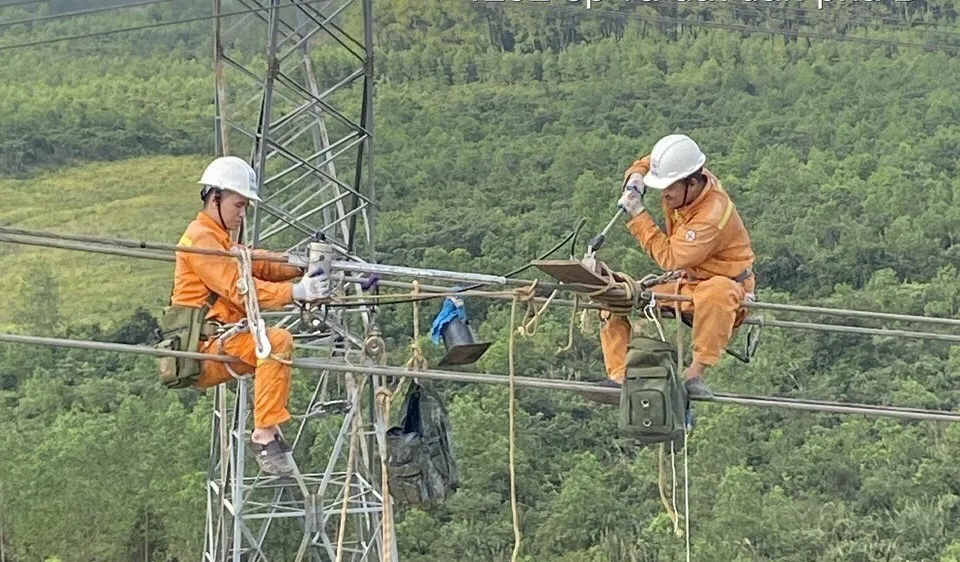 Đường dây 500kV mạch 3 hoàn thành sớm theo tinh thần “vượt nắng, thắng mưa” và “3 ca, 4 kíp”