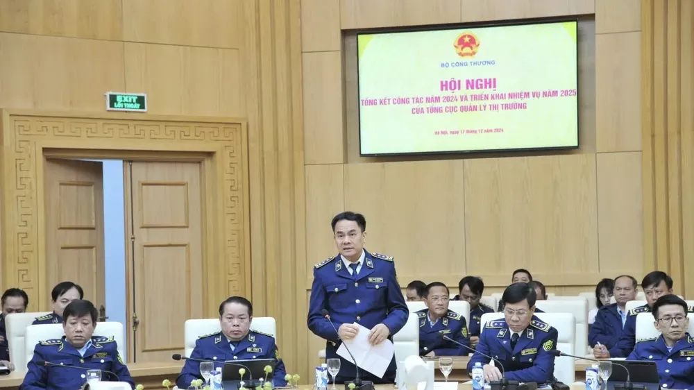 Tinh gọn lực lượng quản lý thị trường, tăng cường kiểm tra đạo đức công vụ