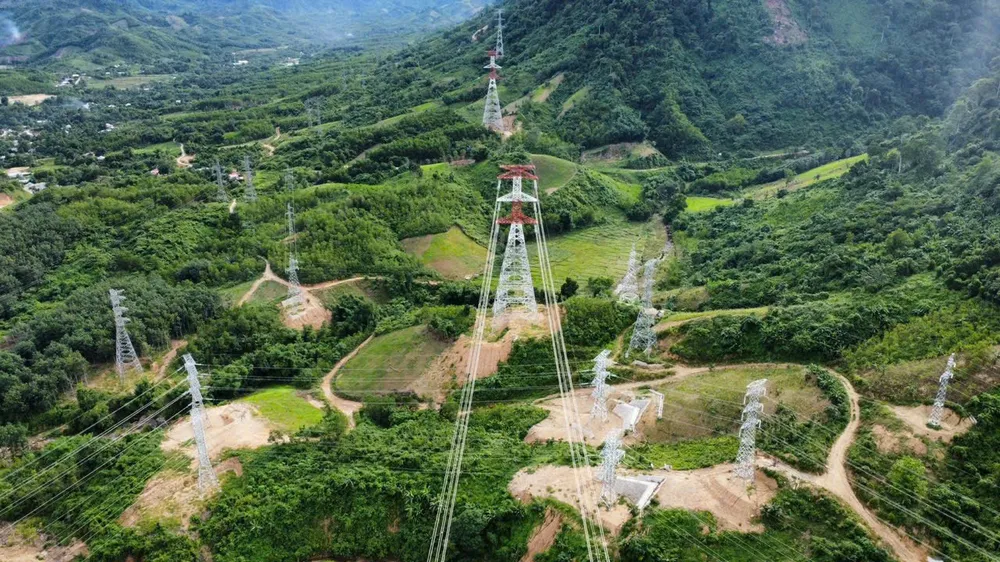 Đóng điện đường dây 500kV dự án kéo điện từ Lào về Việt Nam 