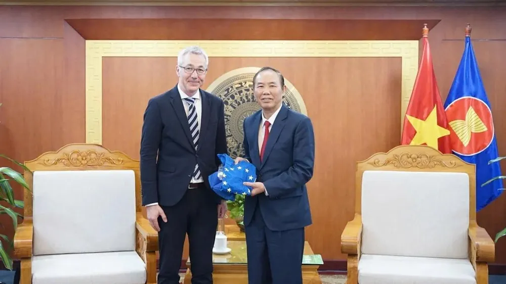 Châu Âu gia tăng xuất khẩu vụn xương thịt vào Việt Nam làm thức ăn chăn nuôi