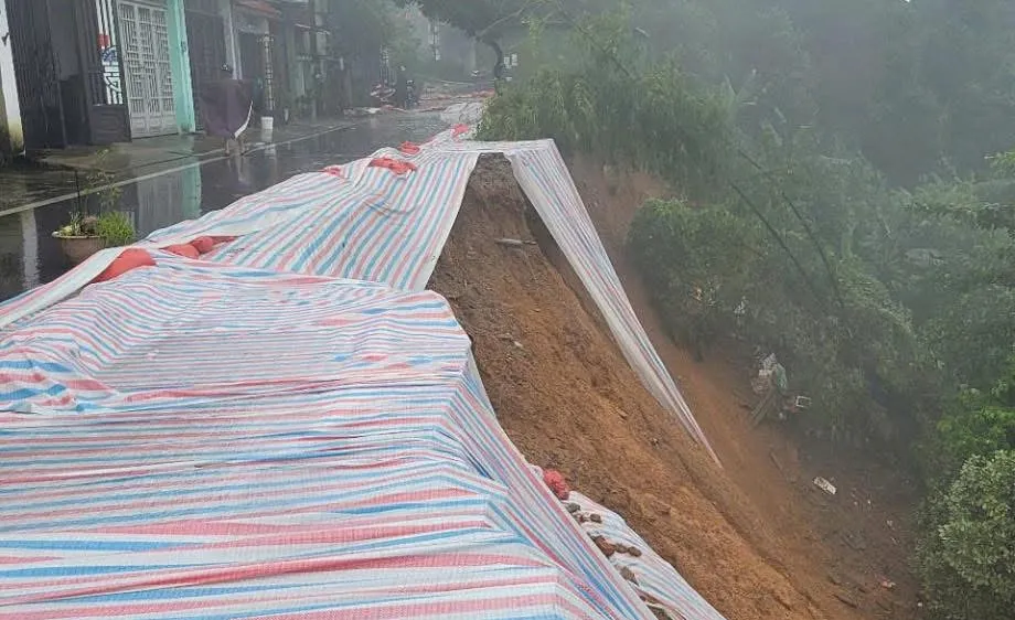 Lào Cai: 31 hộ dân đối mặt hiện tượng sụt lún đất