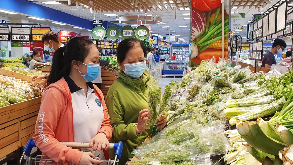 Tăng trưởng bán lẻ, kích cầu nội địa trước nguy cơ khó khăn xuất khẩu