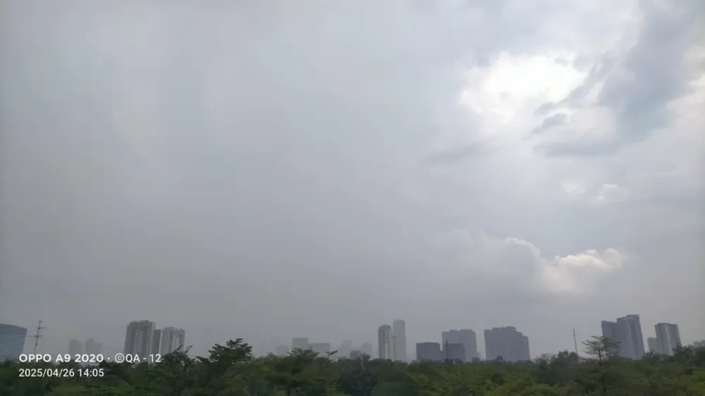 Cơn dông thường xuất hiện ở TPHCM vào buổi chiều những ngày gần đây. Ảnh: QUỐC ANH