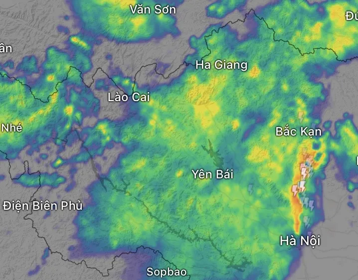 “Túi nước khổng lồ” treo ở miền Bắc - cảnh báo mưa to, nguy cơ lũ quét
