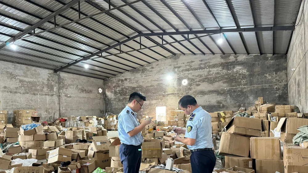Phát hiện kho hàng lậu hơn 47.000 món bán vào Việt Nam qua tài khoản TikTok