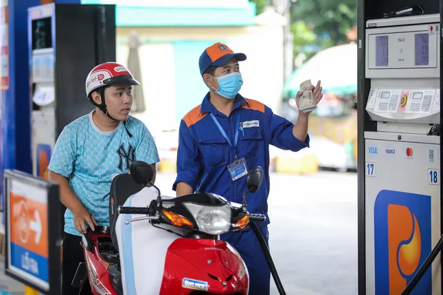 Giá xăng dầu quay đầu giảm từ 15 giờ chiều 25-9