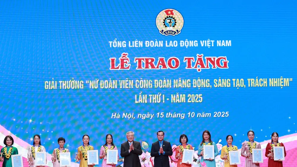 Giải thưởng tôn vinh phụ nữ công đoàn trong thời đại mới