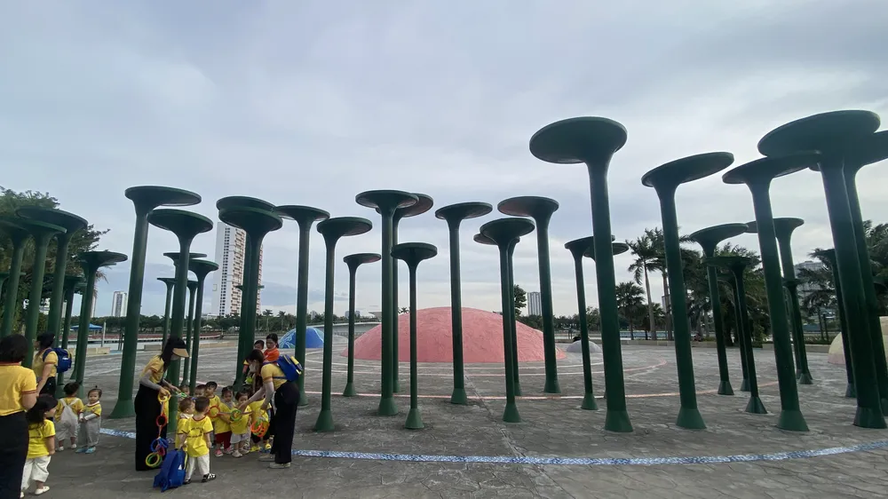 Miền Bắc hanh khô, miền Nam mưa dông 