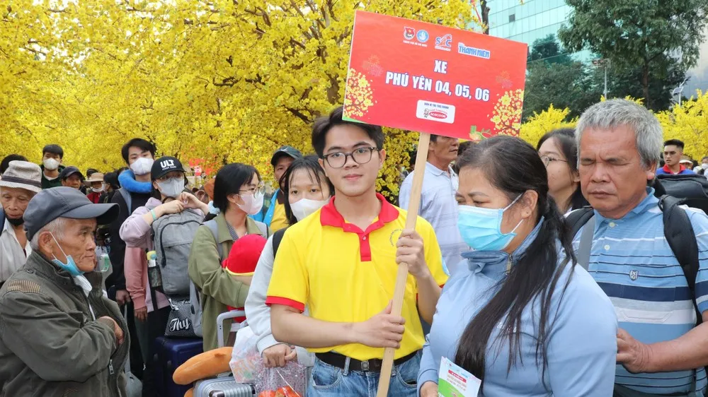 Công đoàn Việt Nam hỗ trợ hơn 2.500 đoàn viên, lao động về quê đón Tết Bính Ngọ 2026