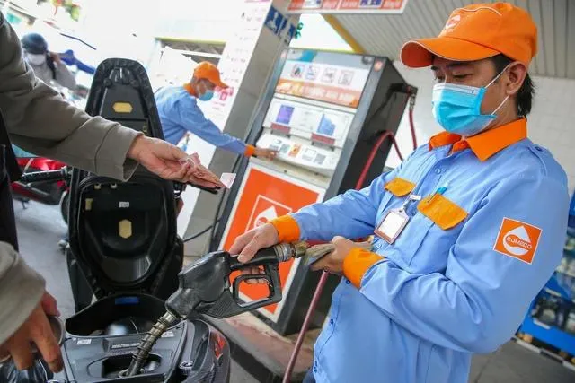 15 giờ ngày 22-1: Giá xăng giảm nhẹ, giá dầu tăng 