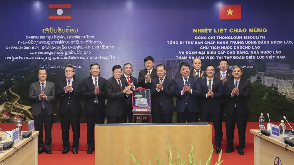 Tổng Bí thư, Chủ tịch nước Lào Thongloun Sisoulith thăm, làm việc tại EVN