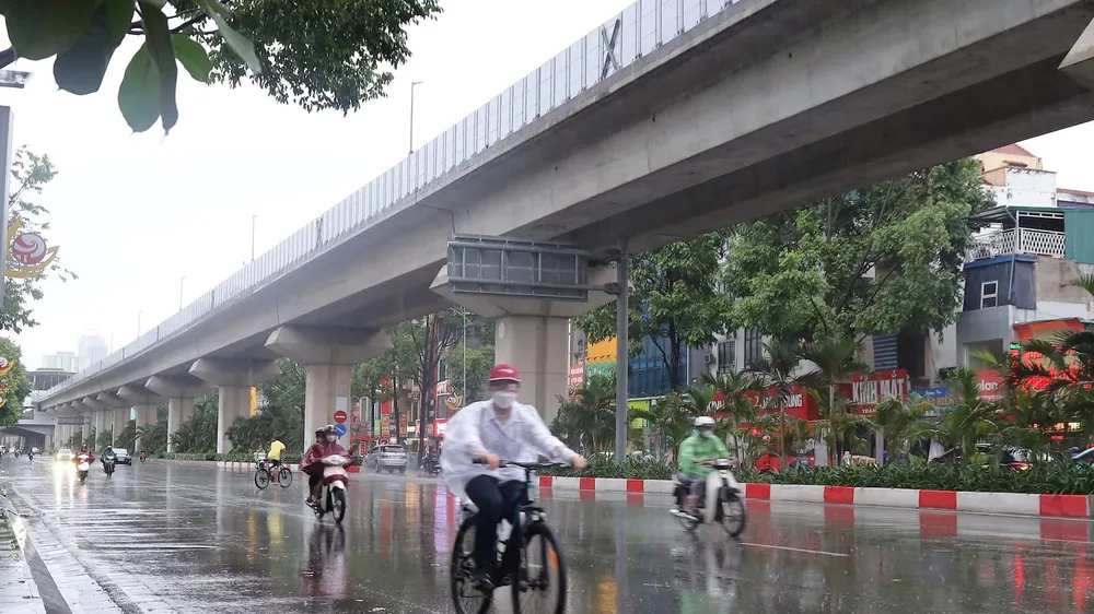 Mưa diện rộng, chất lượng không khí Hà Nội vẫn ở mức trung bình