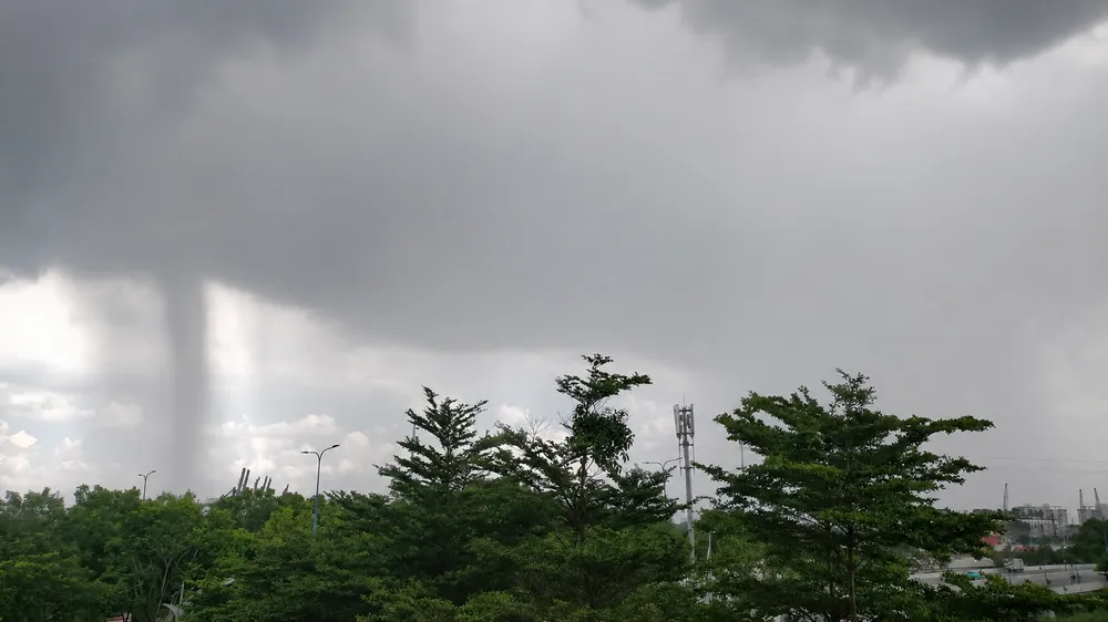 TPHCM oi nóng ban ngày, chiều tối có mưa dông