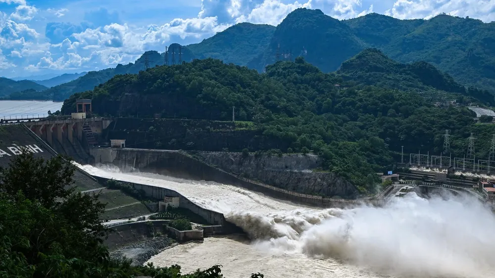 Từ 11 giờ ngày 11-7, mở 1 cửa xả đáy hồ thủy điện Hòa Bình