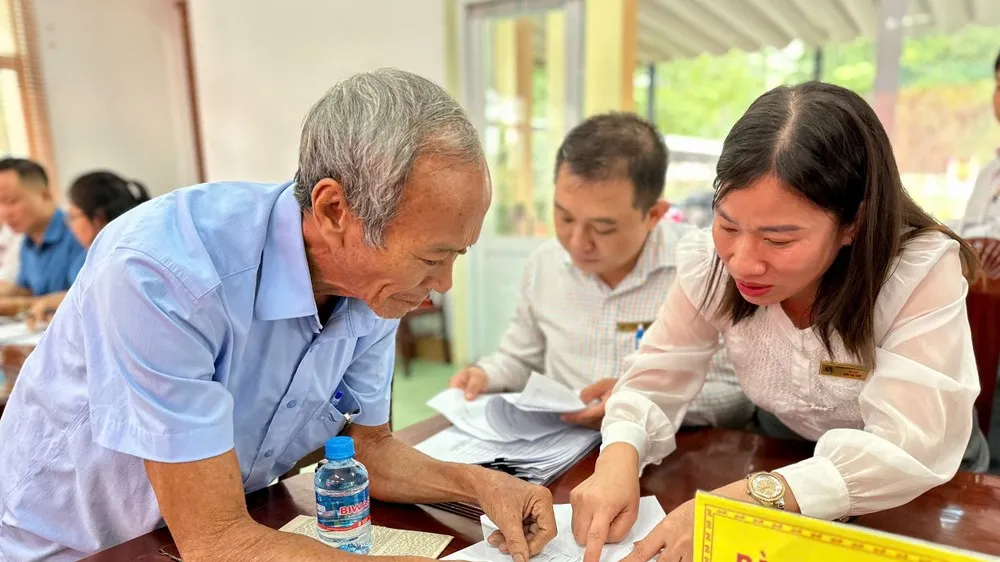 Dẹp nạn ưu ái “cò” làm thủ tục đất đai
