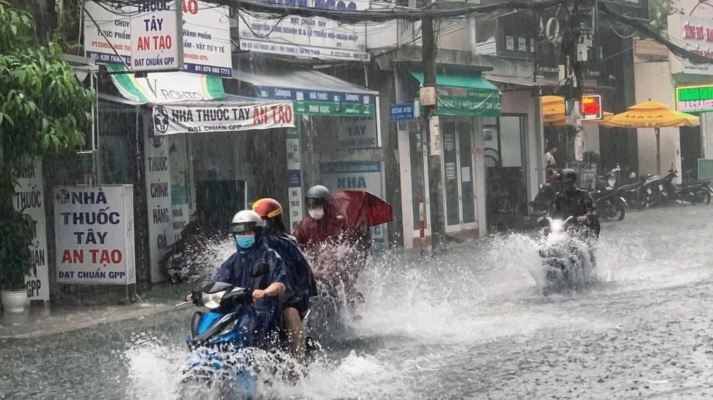 Hôm nay 6-10, Trung bộ và Nam bộ mưa lớn