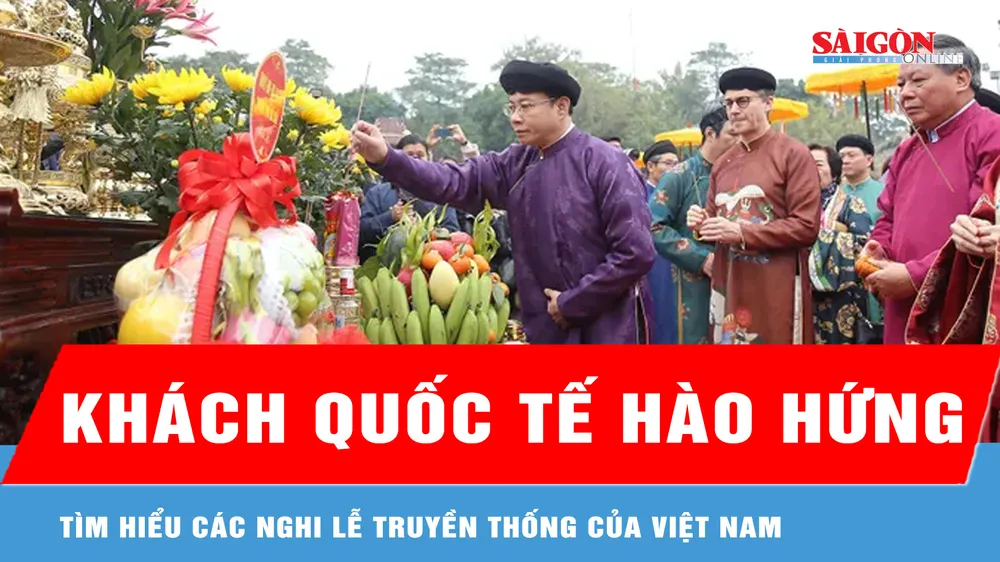 Khách quốc tế hào hứng tìm hiểu các nghi lễ truyền thống của Việt Nam 