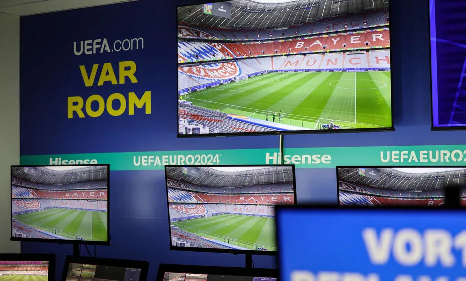 Nhật ký Euro 2024: Công nghệ ‘snickometer’, chuyện VAR và lễ hội bóng đá ở Munich