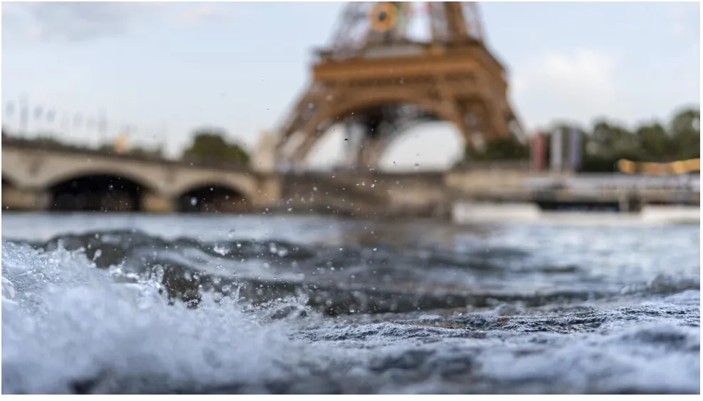 Nắng nóng ở Paris khiến làng Thế Vận thiếu máy lạnh. Sông Seine vẫn đục, không thể thi đấu