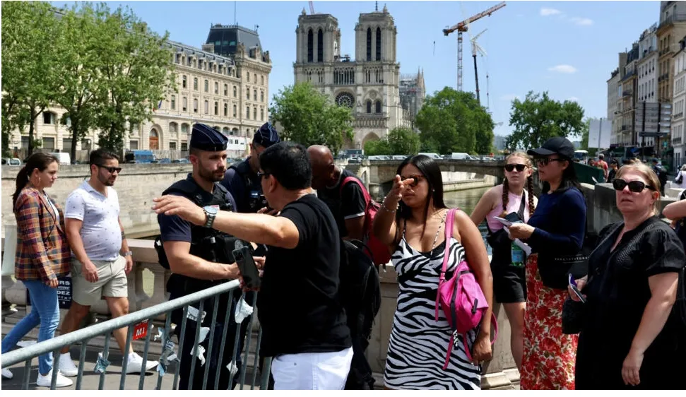 Lăng kính Paris 2024: Khi du khách thích xem thi đấu hơn là mua sắm
