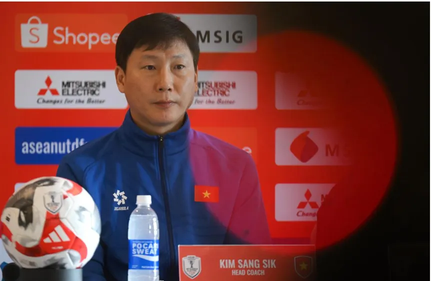 Báo Singapore: “Sư tử phải vượt qua một ngọn núi”