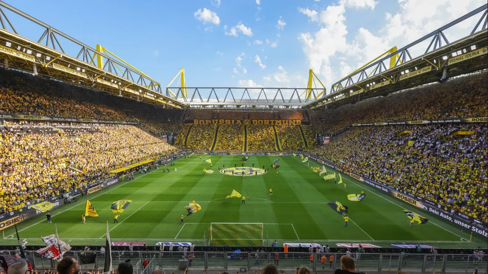 Hai mươi năm từ bờ vực phá sản của Borussia Dortmund