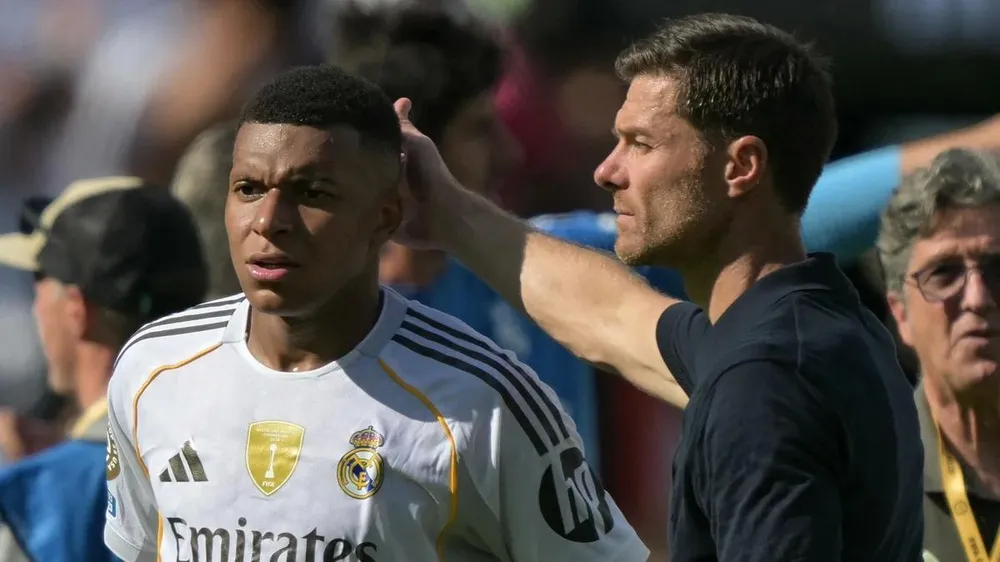Xabi Alonso đối mặt với bài toán tái thiết khổng lồ