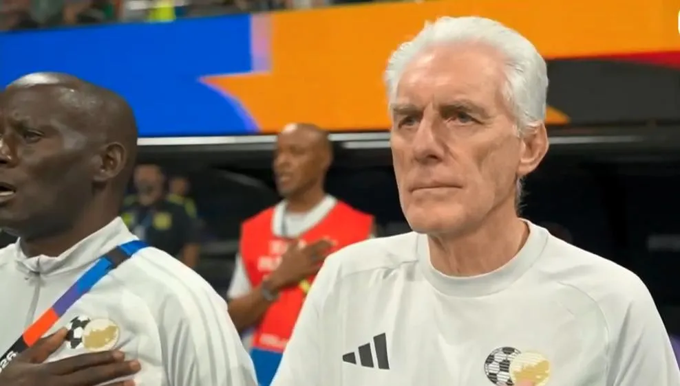 Hugo Broos: Thuyền trưởng lão làng đưa con tàu Nam Phi vào lịch sử World Cup