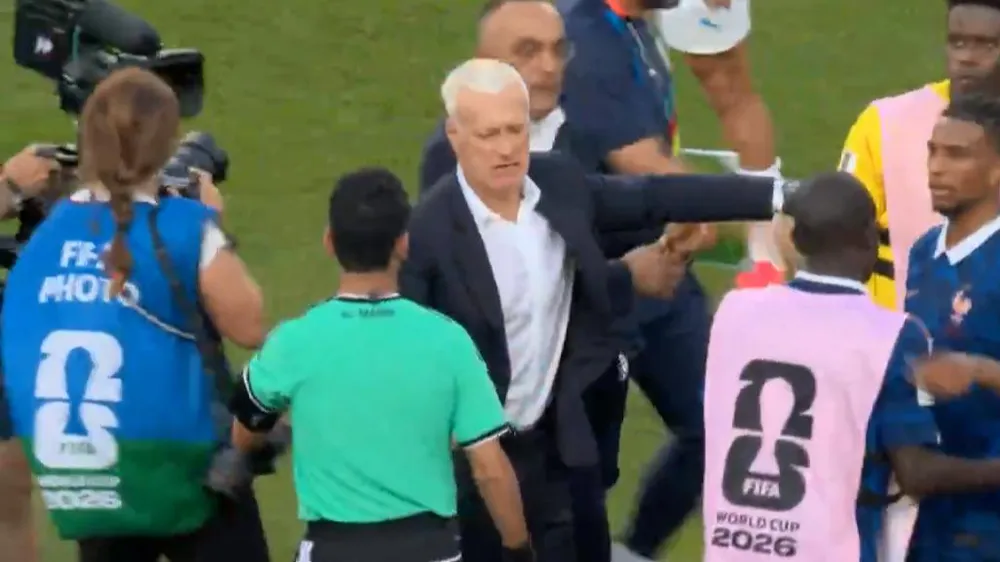 HLV Didier Deschamps: “Đối thủ của chúng tôi là Morocco chứ không phải trọng tài Argentina”