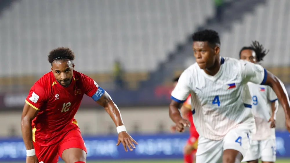 Xuân Son chơi năng nổ trong trận ra quân FIFA ASEAN Cup tối 26-9. Ảnh VFF