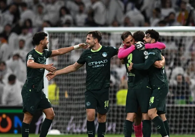 Các cầu thủ Man City đang cần tìm lại niềm vui trên sân cỏ. Ảnh THX