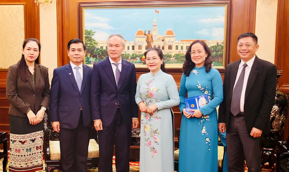 Đồng chí Nguyễn Thị Lệ tại buổi tiếp Tân TLS Lào tại TPHCM Phonesy Bounmixay