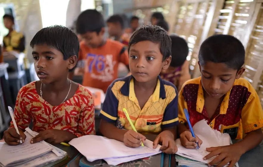 Một lớp học tại Bangladesh. Ảnh: NPR