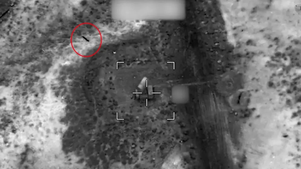 Ảnh chụp màn hình từ video của CENTCOM về cuộc tấn công chính xác nhằm vào nhiều mục tiêu quân sự của Iran. Ảnh: CENTCOM 