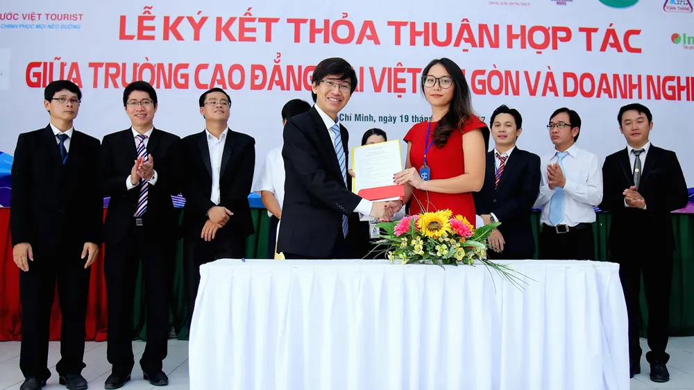 Trường đầu tiên ký cam kết đảm bảo việc làm cho sinh viên