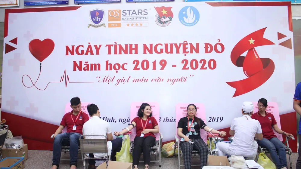 Hơn 2.000 giảng viên, sinh viên hiến máu nhân đạo