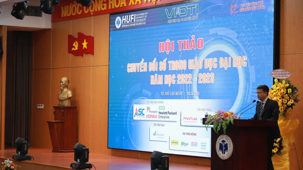 Chia sẻ kinh nghiệm chuyển đổi số trong giáo dục đại học 