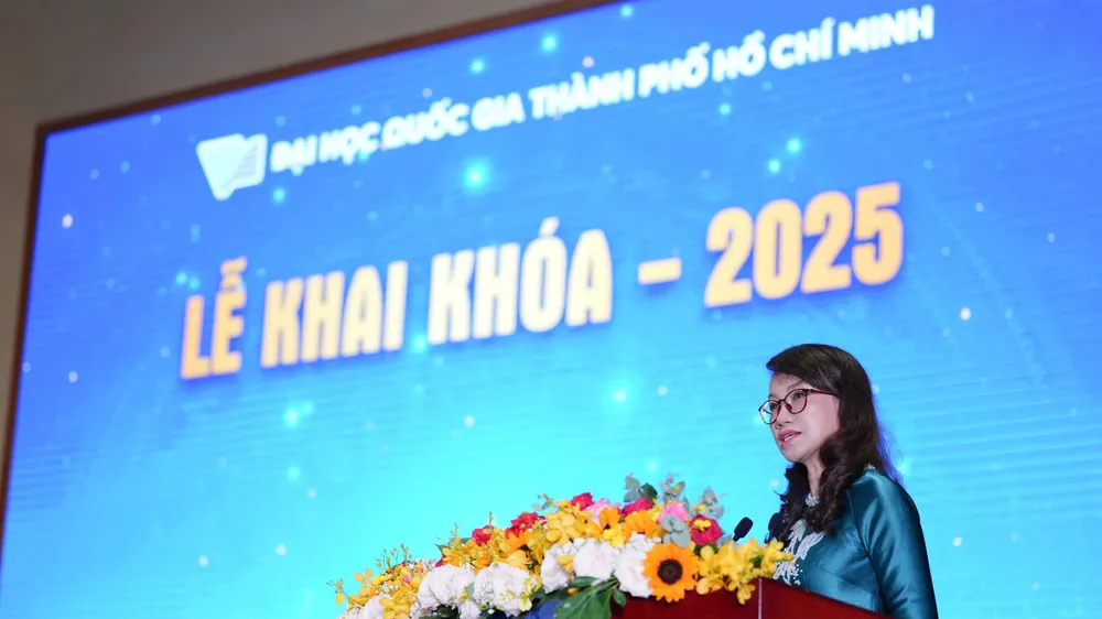 GS-TS Nguyễn Thị Thanh Mai, Phó Giám đốc ĐHQG TPHCM phát biểu tại lễ khai khóa