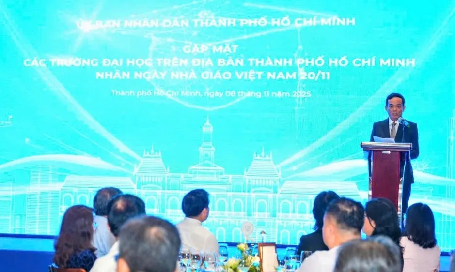 Đồng chí Trần Lưu Quang, Bí thư Trung ương Đảng, Bí thư Thành ủy TPHCM phát biểu tại buổi gặp mặt