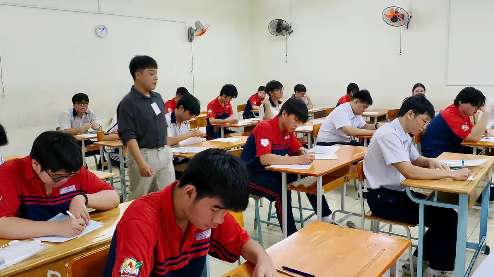Thí sinh dự thi tốt nghiệp THPT năm 2026 tại đểm thi Trường THPT Bùi Thị Xuân thuộc Hội đồng thi TPHCM. (Ảnh mang tính minh họa)