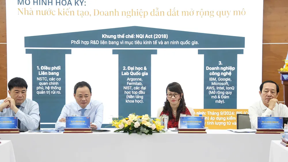 Đoàn chủ tọa điều hành hội thảo